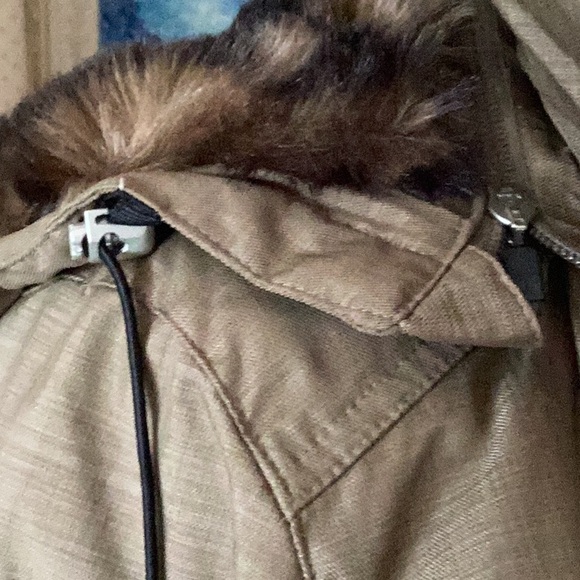 LIKE NEW OBERMEYER SKI/SNOWBOARD/COLD WEATHER JACKET! - Picture 9 of 15